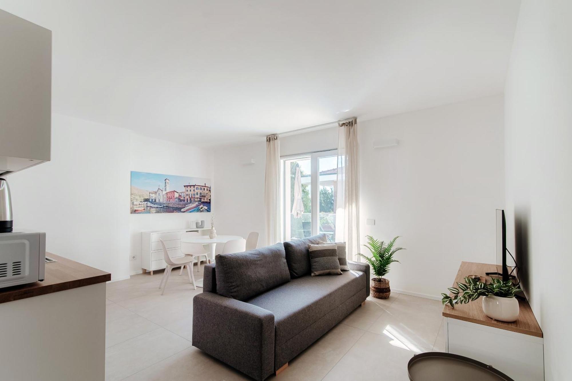 Lario Suite Apartments By Quokka 360 - With Parking Next To Como City Bagian luar foto