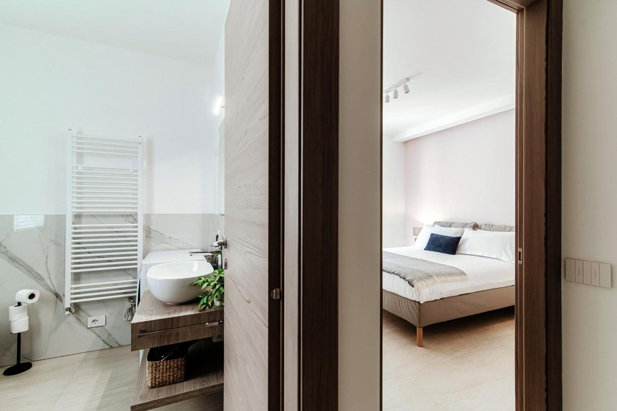 Lario Suite Apartments By Quokka 360 - With Parking Next To Como City Bagian luar foto