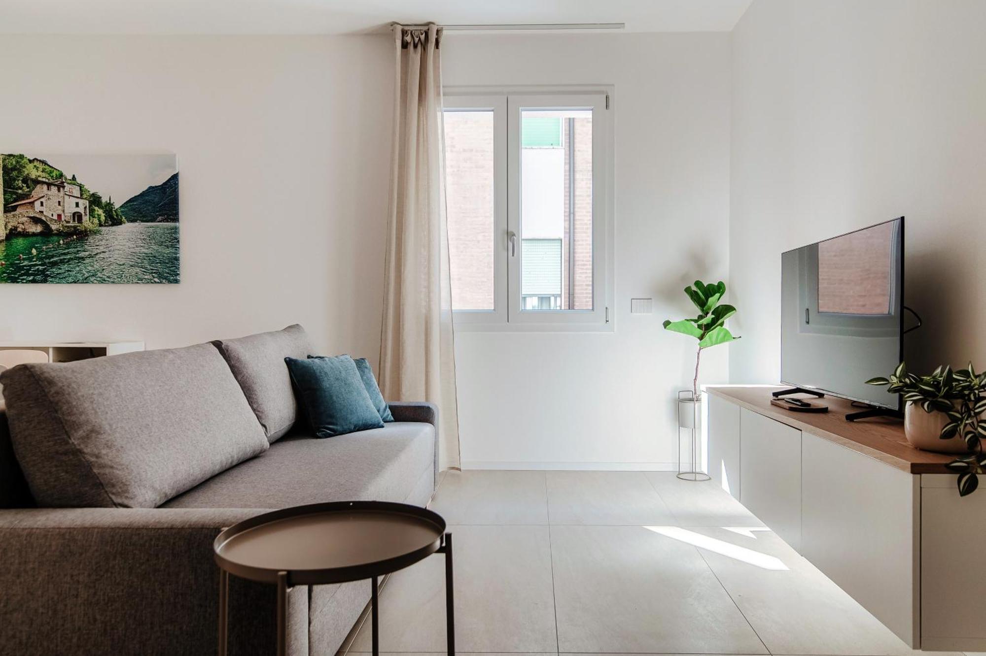 Lario Suite Apartments By Quokka 360 - With Parking Next To Como City Bagian luar foto