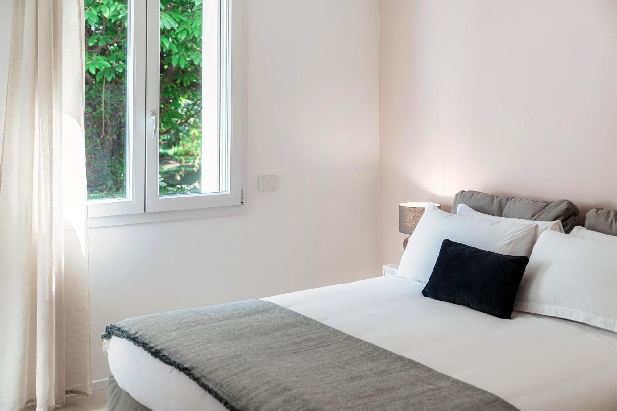 Lario Suite Apartments By Quokka 360 - With Parking Next To Como City Bagian luar foto