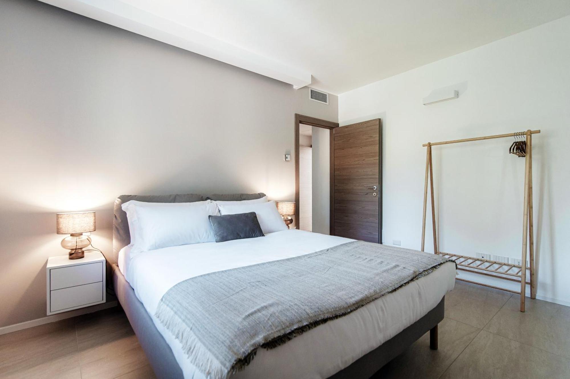 Lario Suite Apartments By Quokka 360 - With Parking Next To Como City Bagian luar foto