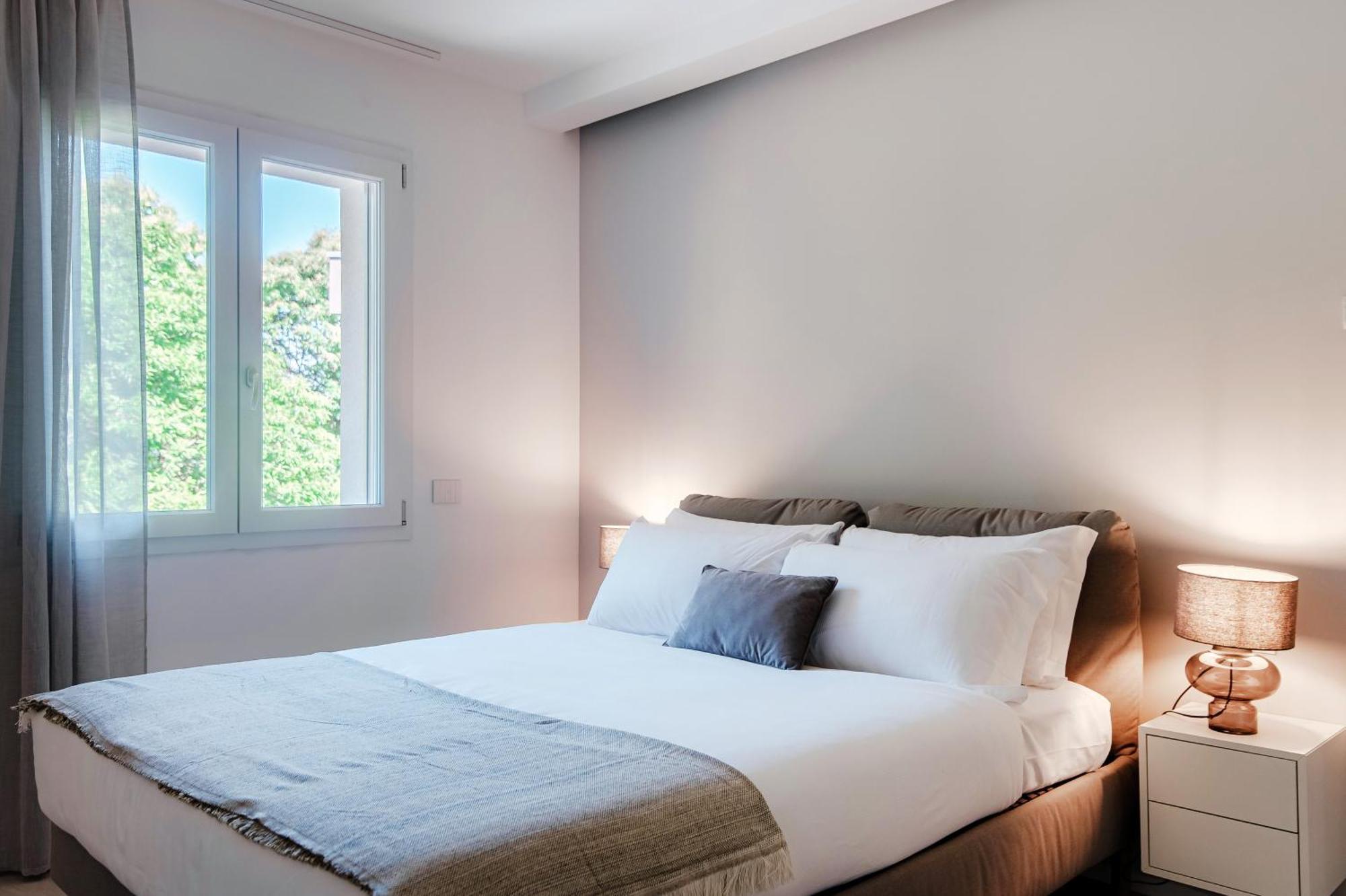 Lario Suite Apartments By Quokka 360 - With Parking Next To Como City Bagian luar foto
