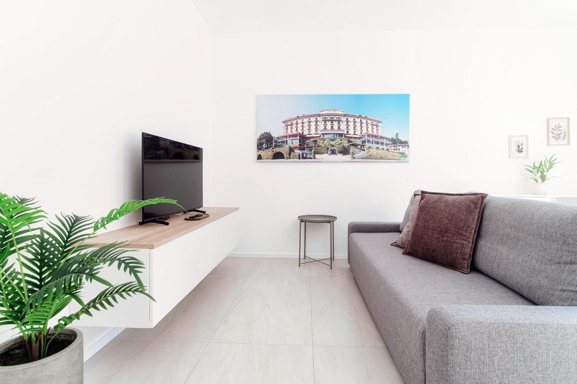 Lario Suite Apartments By Quokka 360 - With Parking Next To Como City Bagian luar foto